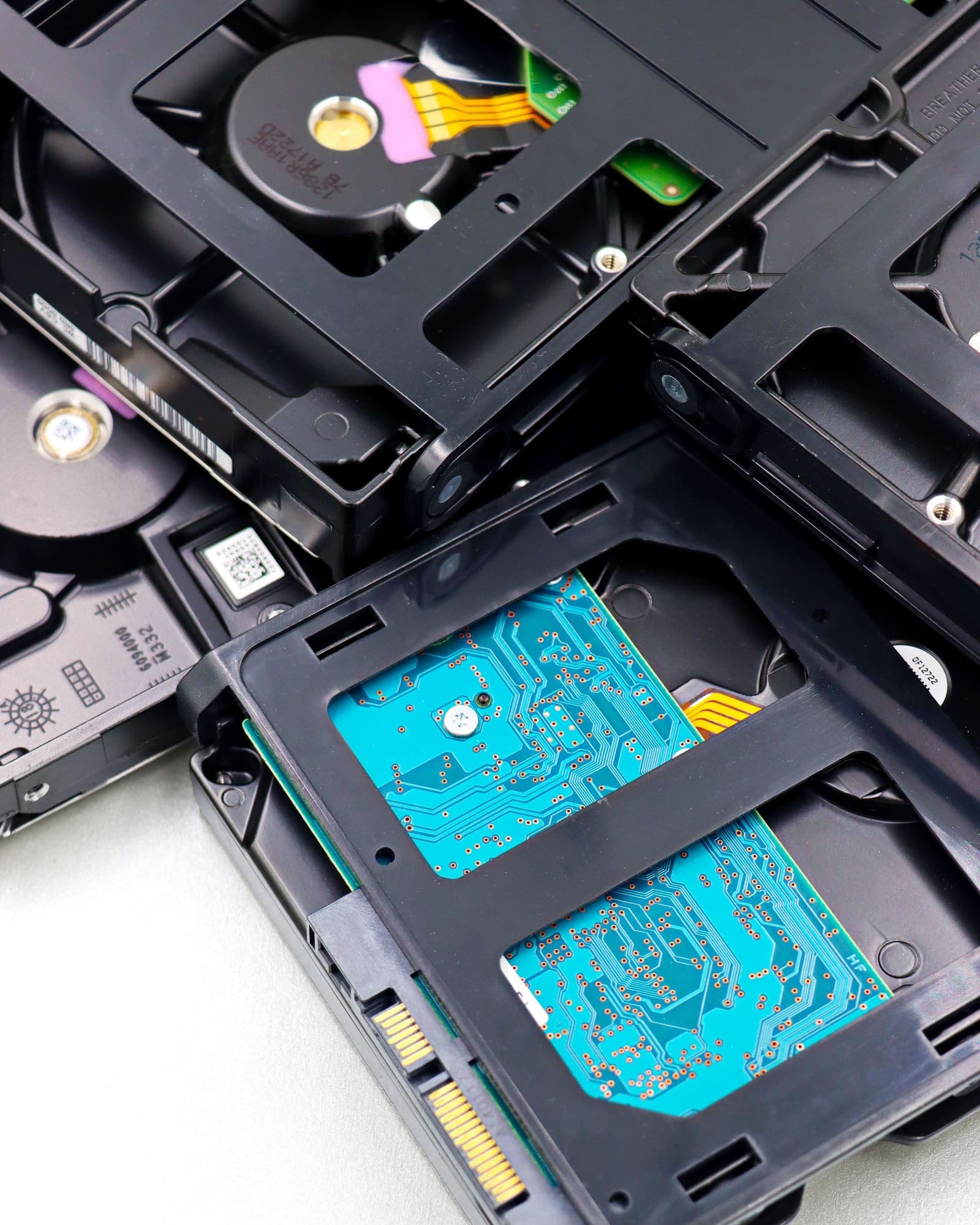 Festplattengehäuse und SSD-Platinen